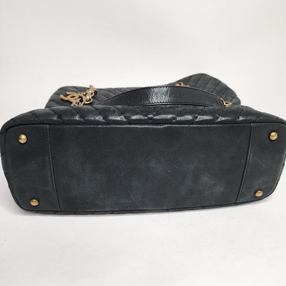 CHANEL Surpique CC Charm Tote Chevron Iridescent Calfskin Large Shoulder Bag - Picture 6 of 13